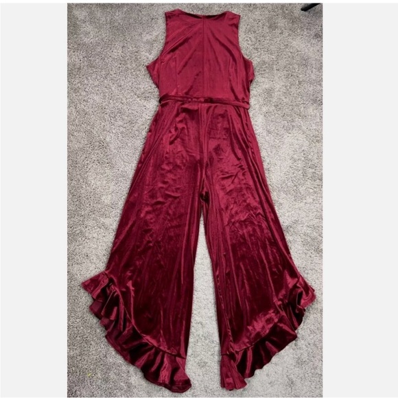 Betsey Johnson
Flared-Leg Velvet Jumpsuit Sz.14 pre loved in euc - Picture 5 of 10